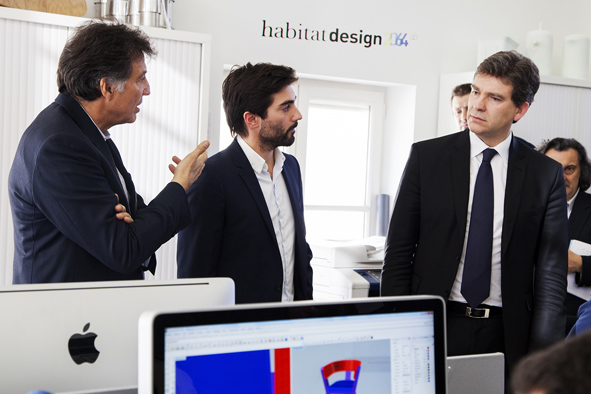 Herve Giaoui President Habitat et Pierre Favresse Directeur Studio Design Habitat avec Arnaud Montebourg.