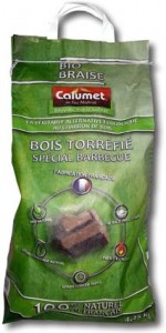 Bois torréfié Calumet, sac de 4,25 kg (5,90 €).