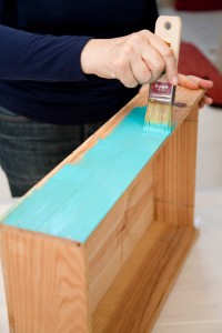2 - Peindre le bord de la boite 1 en vert émeraude.
