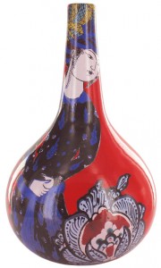 Vase femme en faïence, 17,4 x 15,5 cm (395 €). 