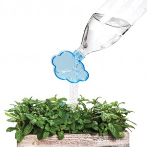 Rainmarker est un petit bouchon arrosoir en forme de nuage. On le visse sur une bouteille d'eau pour arroser délicatement ses plantes comme s'il pleuvait ! 8,90 € (minimall.fr). 
