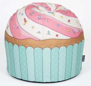 Pouf Cup cake (89,90 €). 