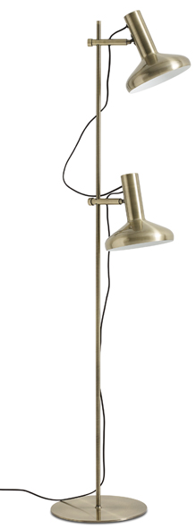 BoConcept. Lampadaire « Duo », laiton antique, H 150 × Ø 21 cm, 629 € (www.boconcept.fr). 