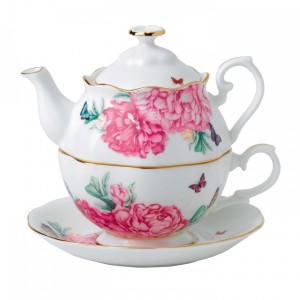 On sert le thé dans de la porcelaine anglaise pour respecter le véritable rituel du «Five o’clock tea » ! Set individuel Royal Albert, collection Miranda Kerr avec mini théière, tasse à thé et sous-tasse assortie, 89,90 € (www.decochic.fr). 