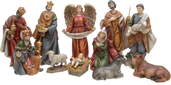 Santons de Madelaine, hauteur 20 cm (debout), hauteur 13 cm (assis), animaux, hauteur 6 cm. Onze santons en céramique (Marie, Jésus, Joseph, 3 Rois Mages, ange, berger, âne, bœuf, agneau (49,99 €). 