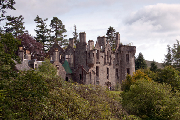 Dunans 01hdpas- château dans les Highlands