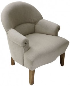 Comptoir de Famille. Fauteuil crapaud “Chambray”, 509 € (www.comptoir-de-famille.com). 